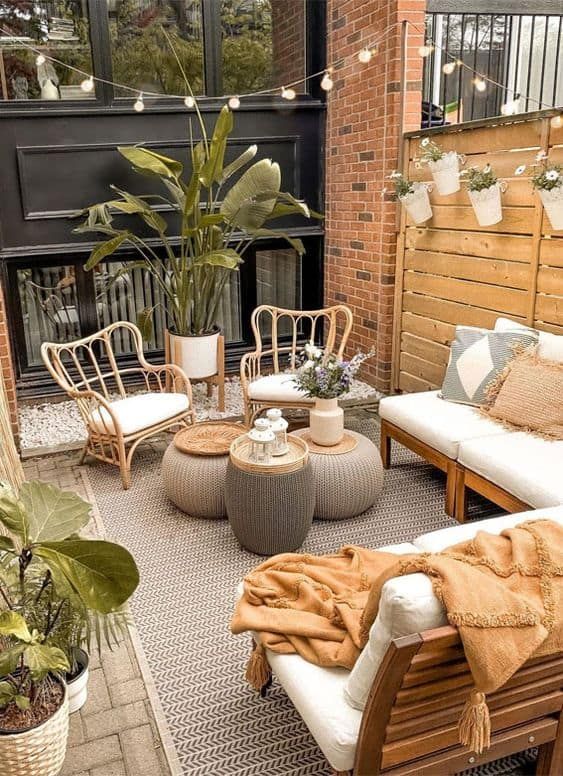 Stylish Deck Decorating Ideas for Your
Outdoor Oasis