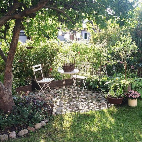 Creative Ideas for Stylish Garden Seating