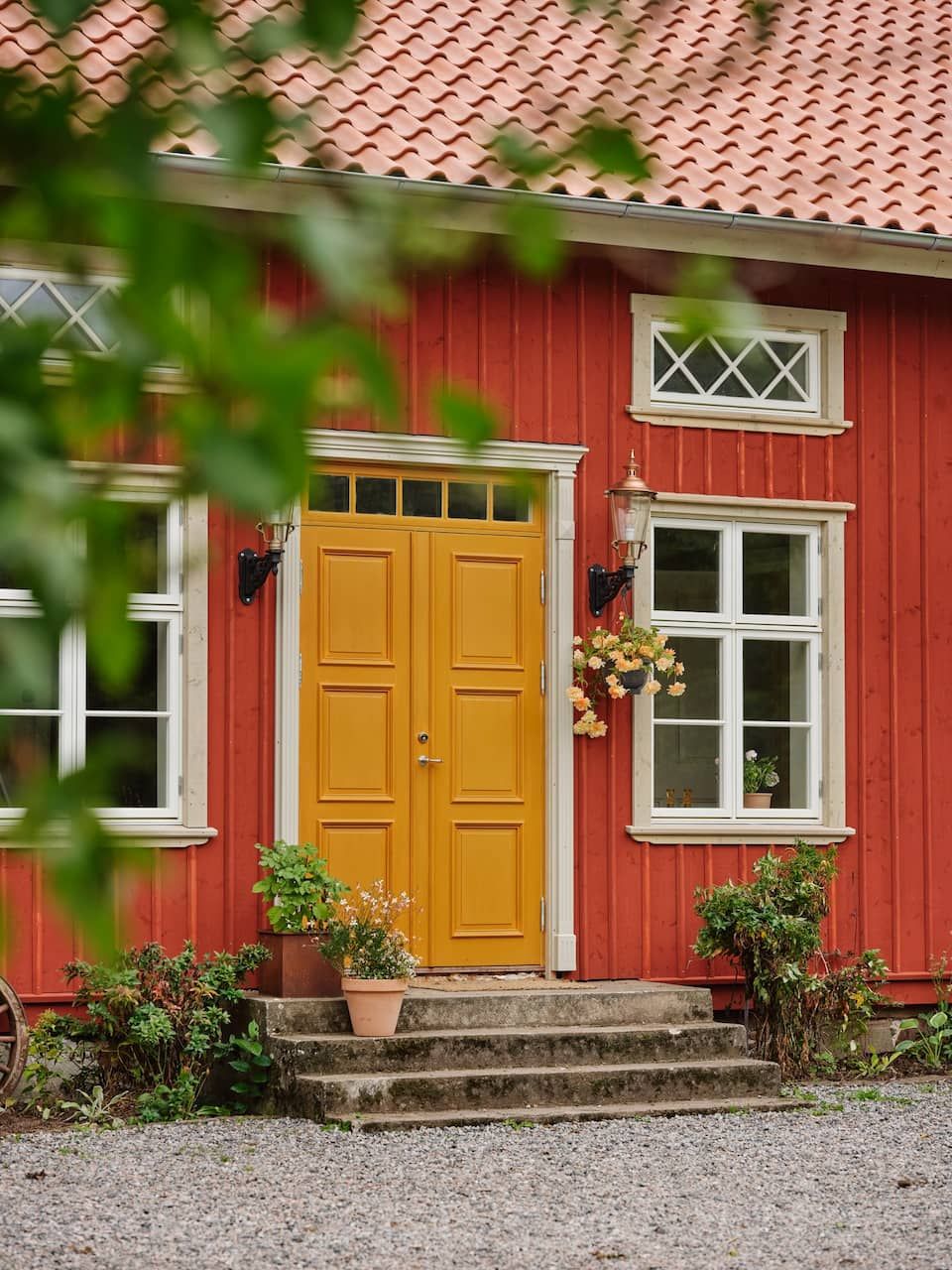 The Ultimate Guide to Choosing Exterior
House Paint Colors