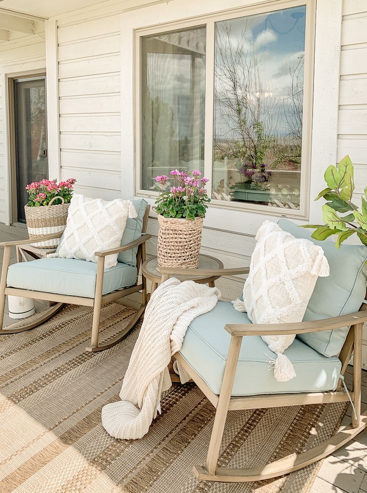 Elevate Your Front Porch Decor with These
Stylish Ideas