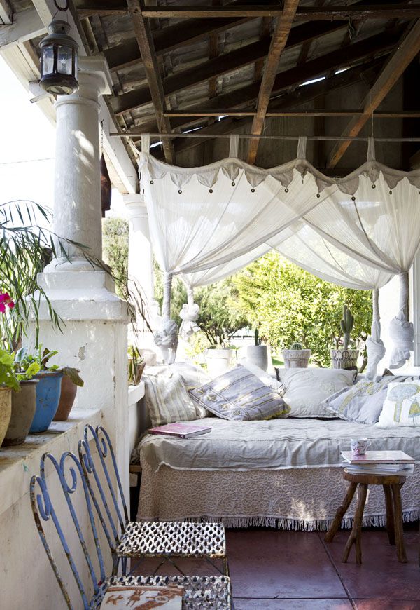 Relax in Style: Outdoor Daybed Ideas for
Your Patio