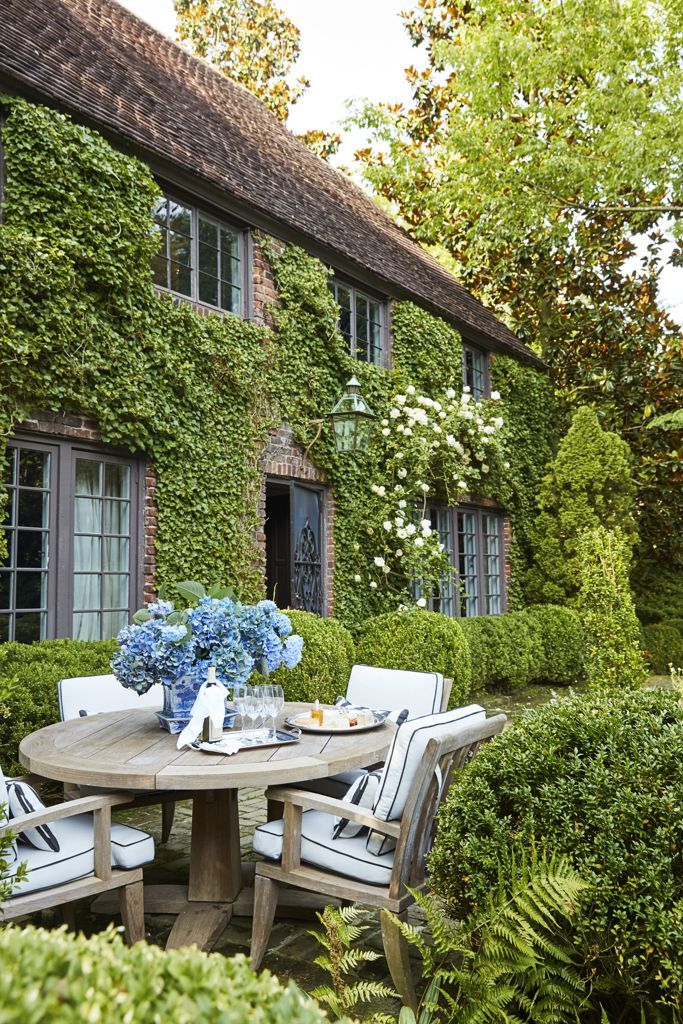 Transform Your Outdoor Space with These
Creative Decoration Ideas