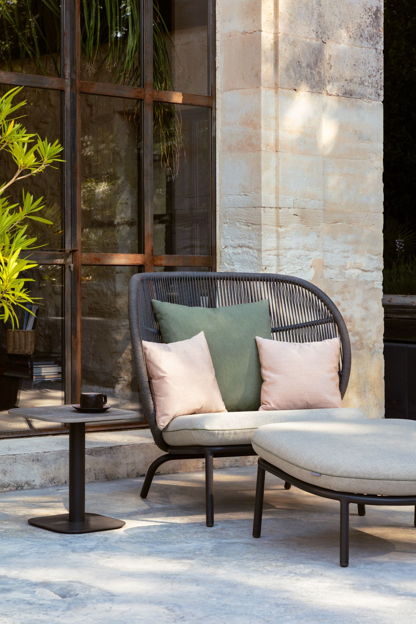 Create a Relaxing Retreat with Outdoor
Lounge Furniture