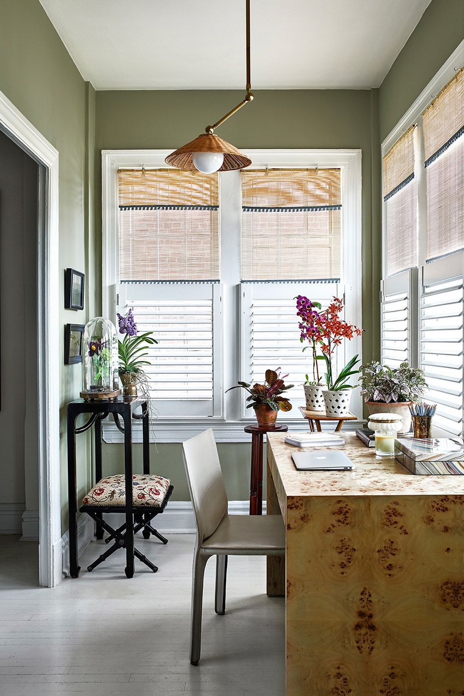 The Ultimate Guide to Customizing Your
Window Treatments