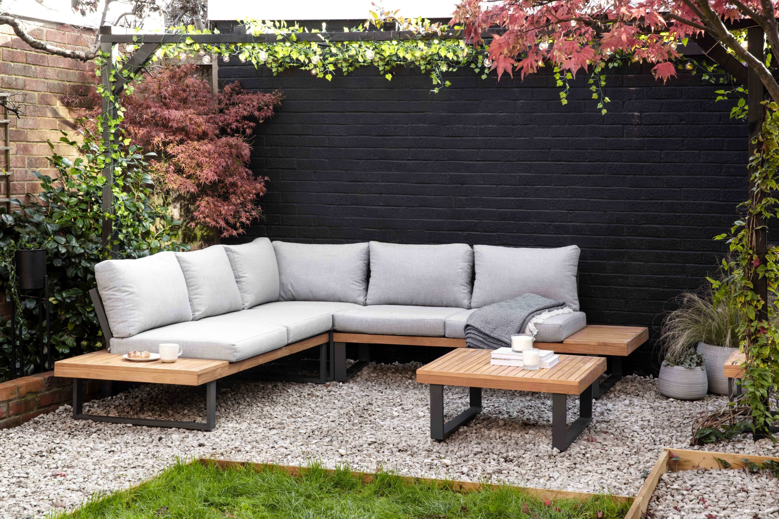 Transform Your Outdoor Space with the
Perfect Garden Furniture Set