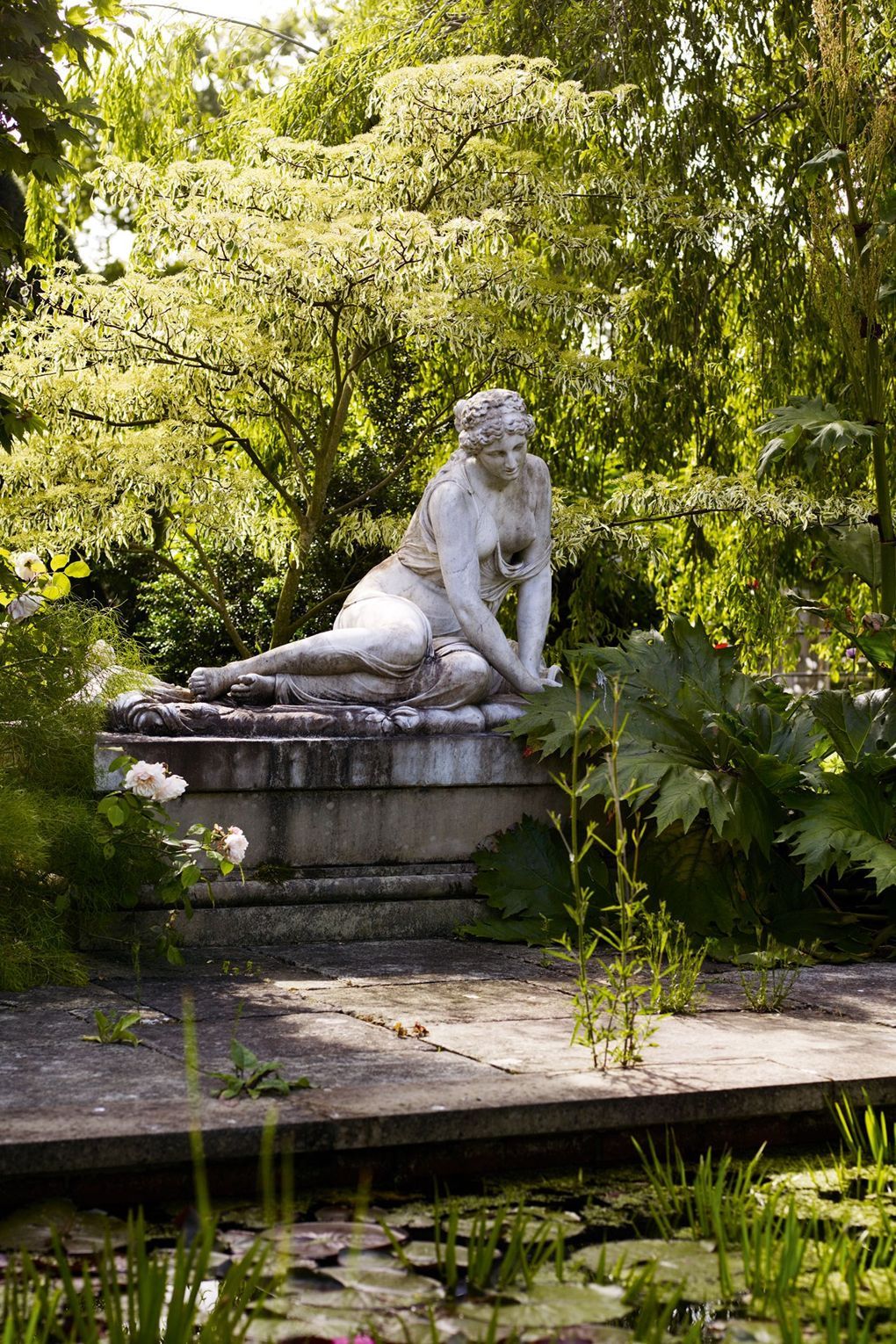 The Art of Selecting the Perfect Garden
Statue