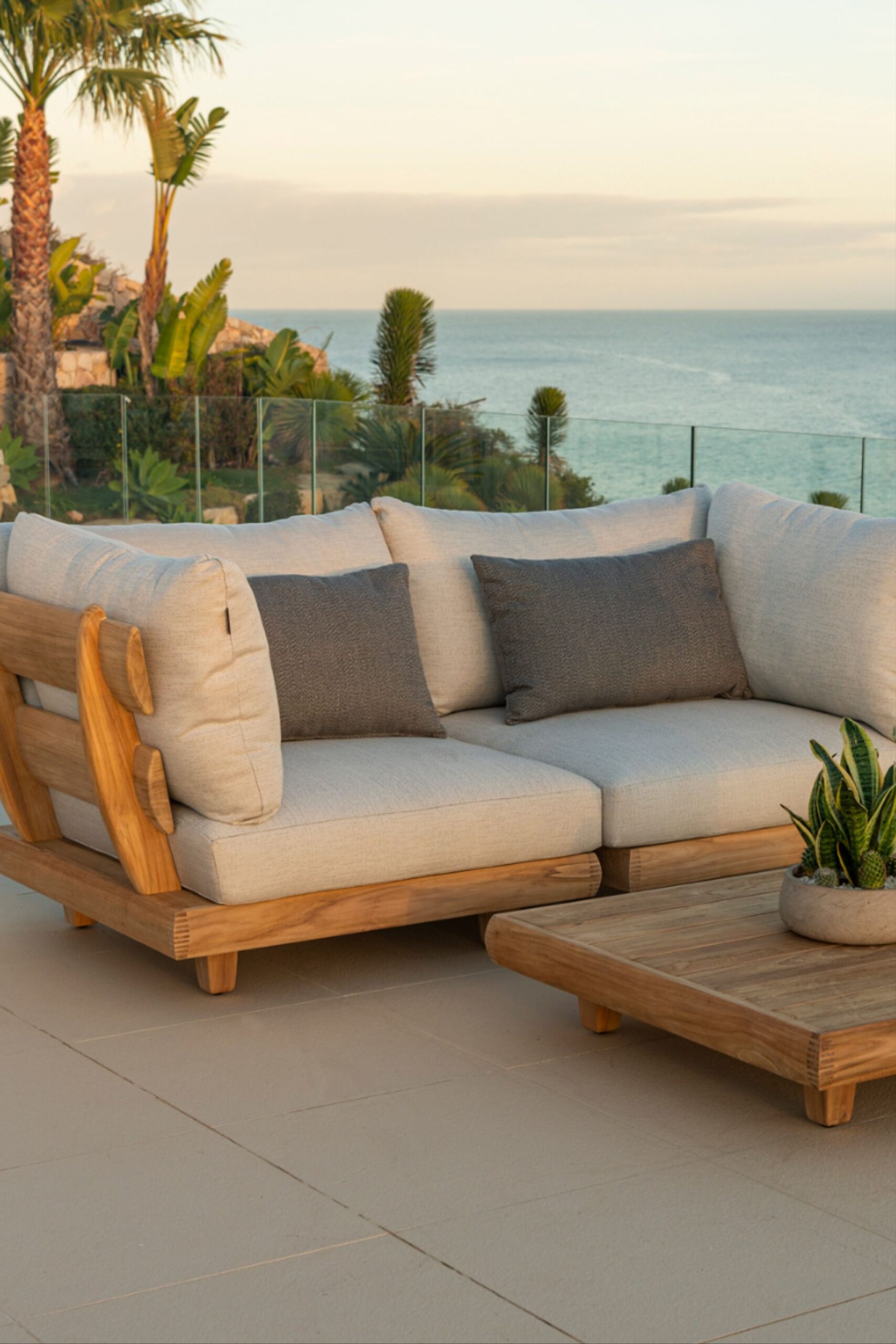 Elevate Your Outdoor Experience with
High-Quality Furniture