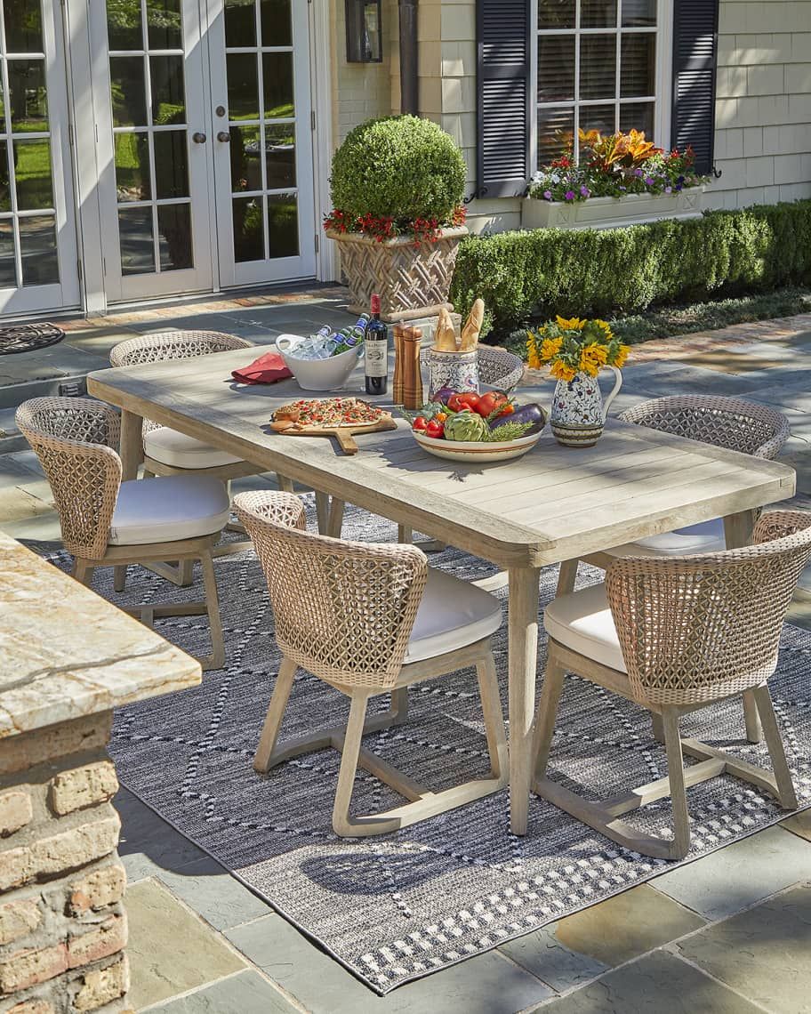 How to Create an Inviting Outdoor Dining
Space with Stylish Table and Chairs