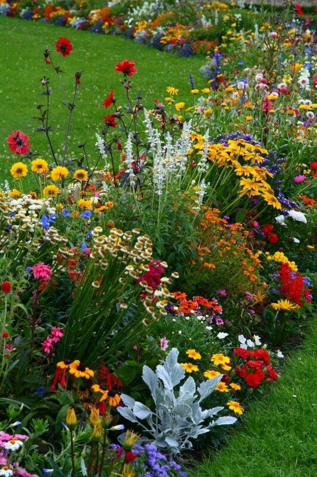 Creating a Stunning Flower Bed in Your
Garden: Tips and Ideas