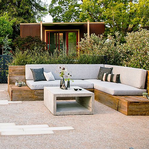 Creating a Cozy Outdoor Oasis with the
Right Furniture Set