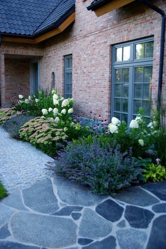 Creative Front Yard Landscaping Ideas to
Enhance Your Curb Appeal