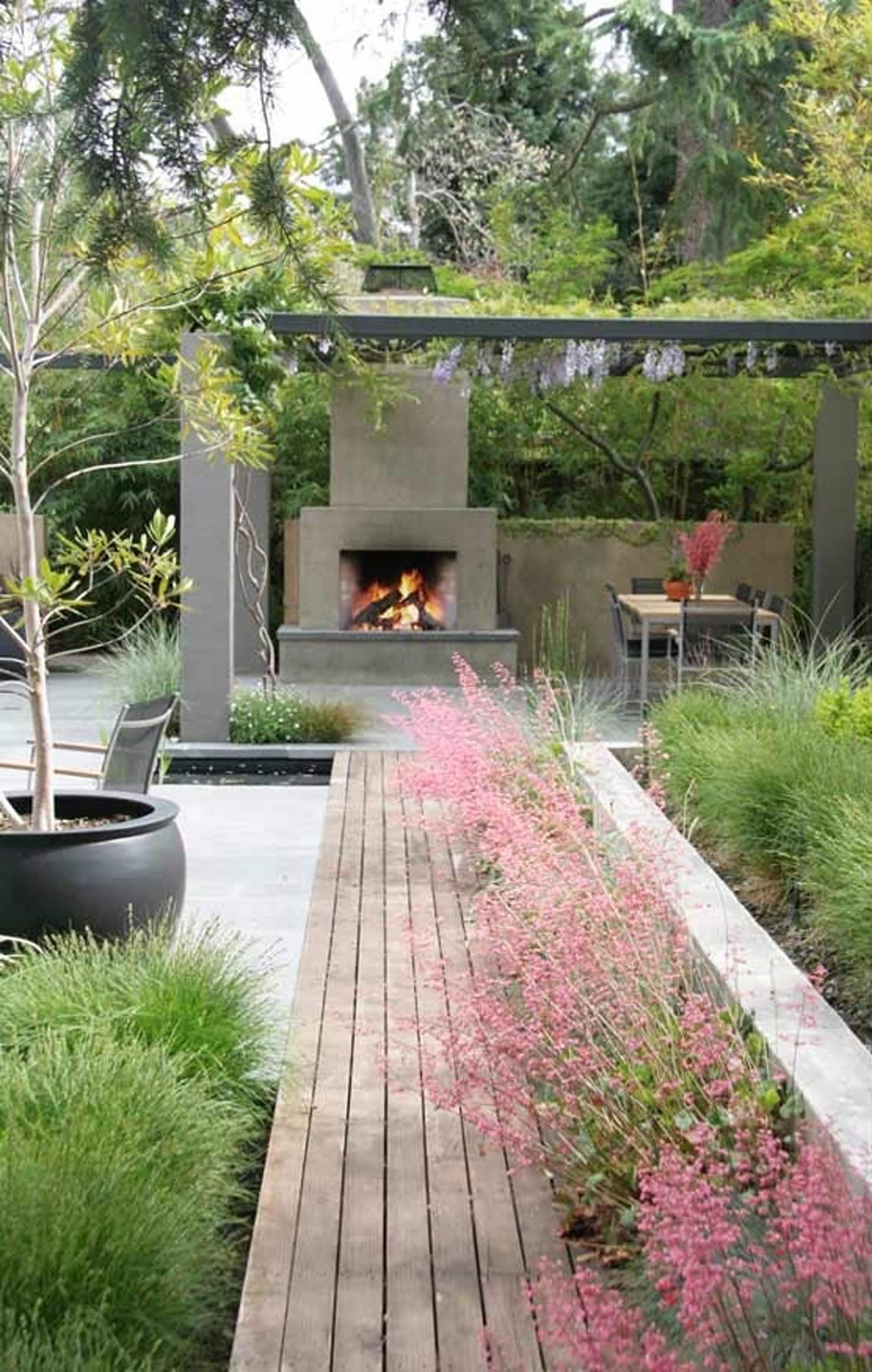 Elevating Outdoor Spaces: The Modern
Garden Design Revolution