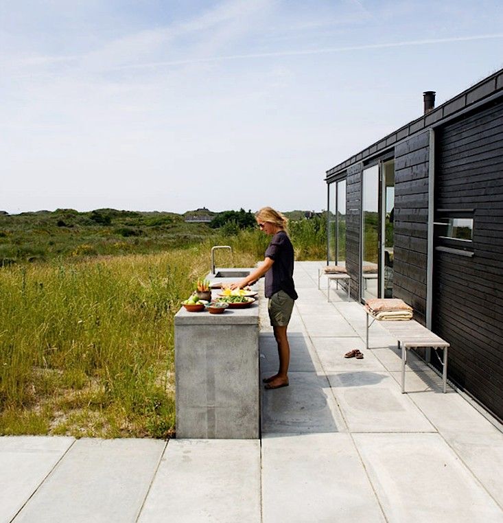 Must-Have Features for Your Ultimate
Outdoor Kitchen