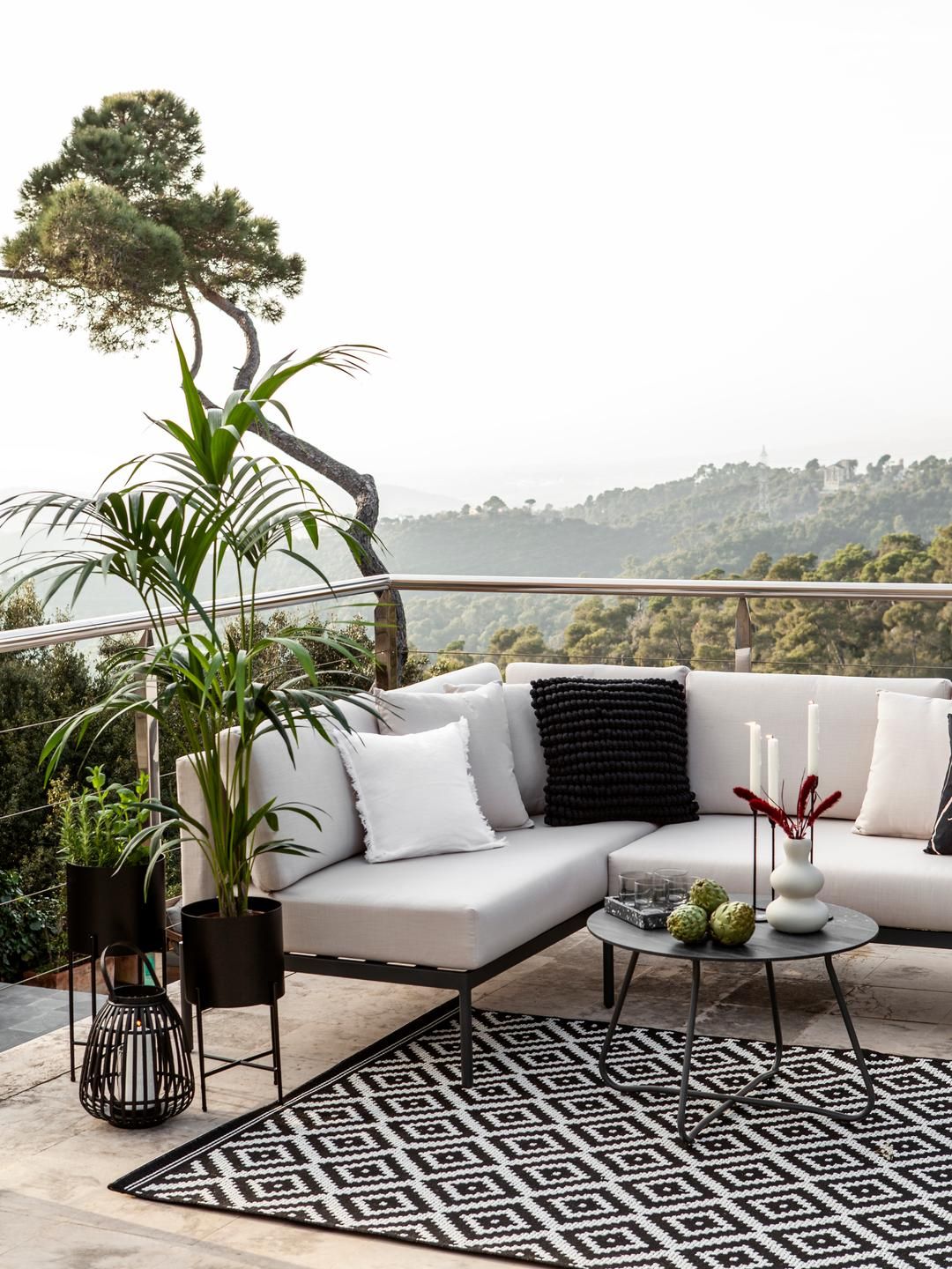 Top Trends in Outdoor Lounge Furniture
for a Stylish Patio