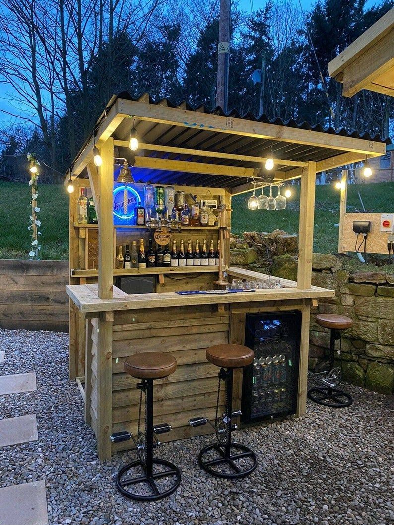 How to Create the Perfect Outdoor Oasis
with a Patio Bar