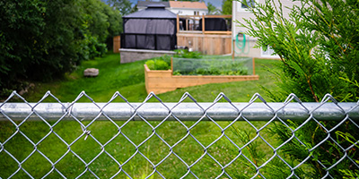 How to Take Down Chain Link Fencing | Dumpsters.c