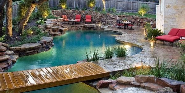 Splashy pool features turn backyards into resor