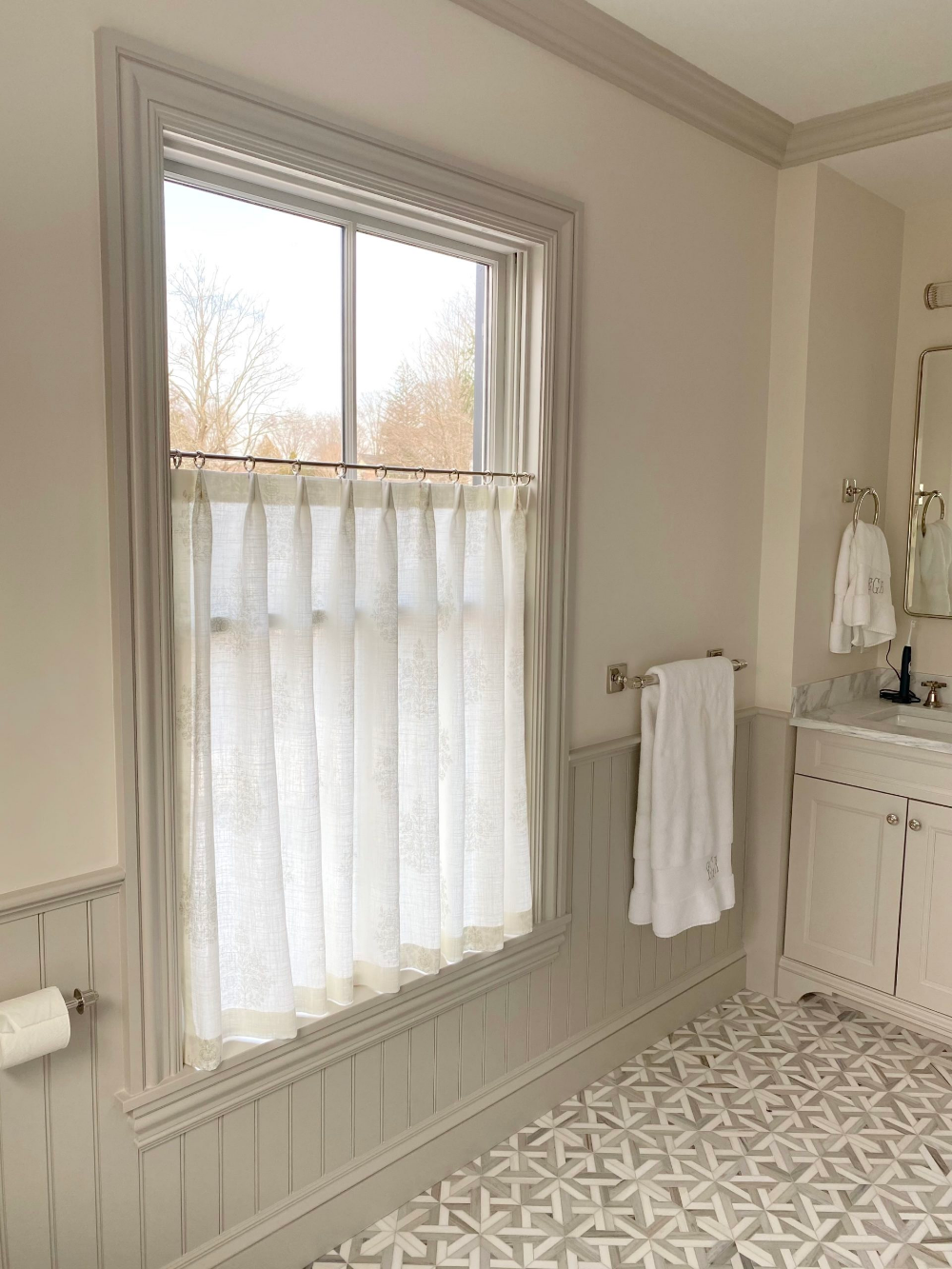 Stylish Bathroom Window Treatment Ideas