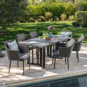 2024's Top 5 Contemporary Garden Furniture Tren