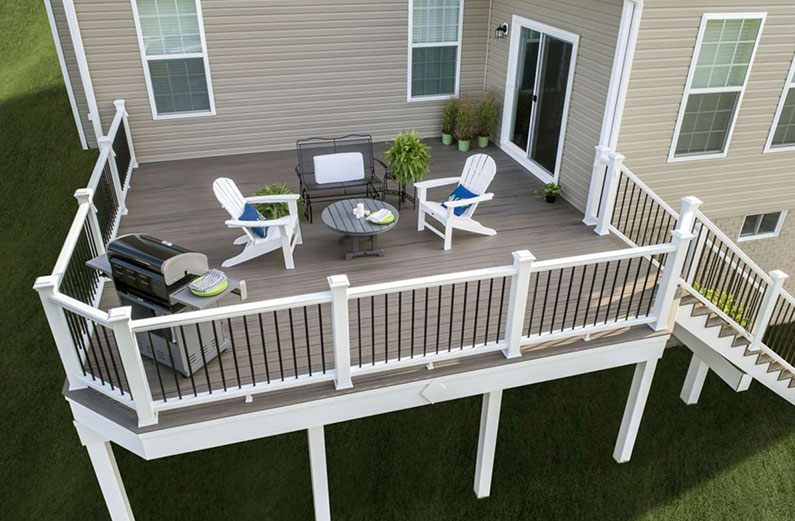 How to Choose the Perfect Deck Color for Your Home