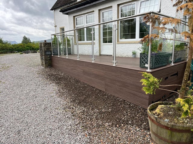 Composite Decking, Glass Balustrade and Chrome Handrail : r/Carpent