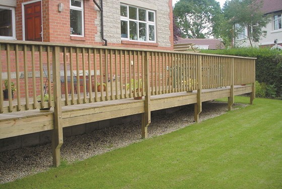 Decking balustrade – should I have on