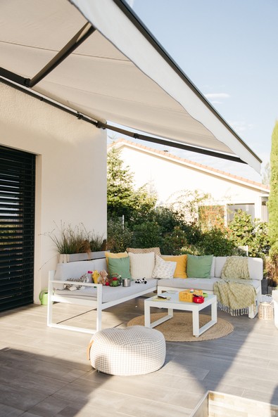 The Benefits of Electric Awnings for Your Home