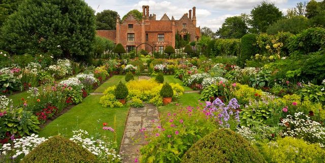 Exploring the Timeless Beauty of English Gardens