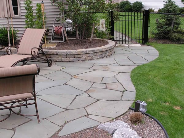 Creating the Perfect Outdoor Oasis: How to Design a Flagstone Patio