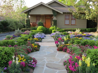 75 Front Yard Flower Bed Ideas You'll Love - April, 2024 | Hou