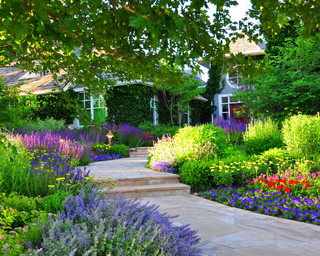 75 Front Yard Flower Bed Ideas You'll Love - April, 2024 | Hou