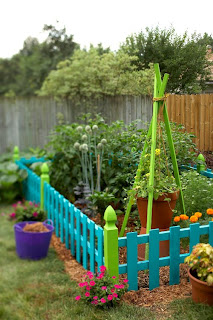 The Urban Un-MARTHA: Adorable Garden Fence From Leftove