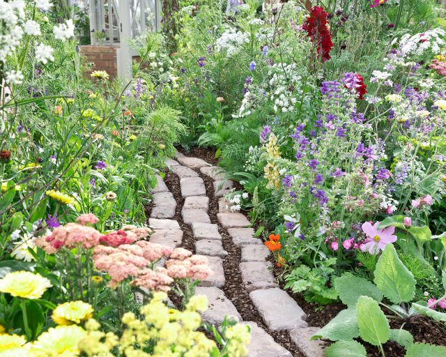 Cheap DIY garden path ideas: 10 ways to build a path for le