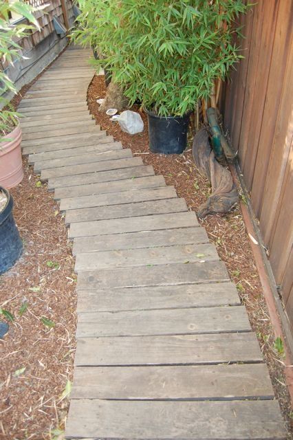 Beautiful ideas of garden paths with wood | My desired home .