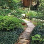 10 DIY garden paths made from upcycled finds - Cottage Li