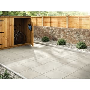 Marshalls Richmond Smooth Natural Paving Slab - 450 x 450 x 32 mm .