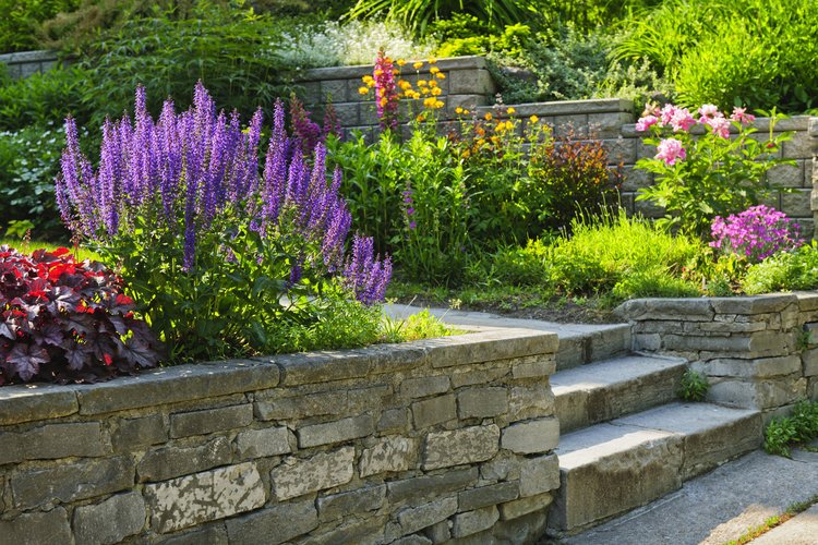 5 Design Styles for your Retaining Walls | Lehigh Lawns .