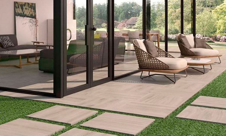 LAYING PORCELAIN TILES OUTSIDE: TOOLS AND BEST PRACTIC