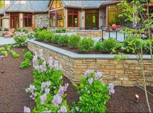 What's the difference between a retaining wall and a garden wall .