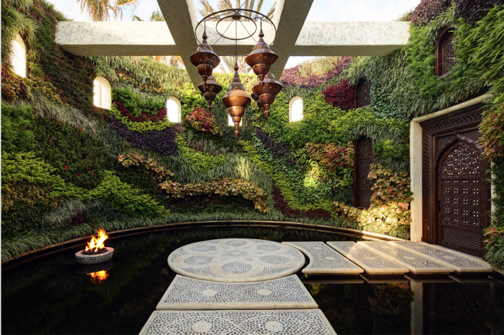 12 Spectacular Garden Walls and Atriums Worth Contemplati