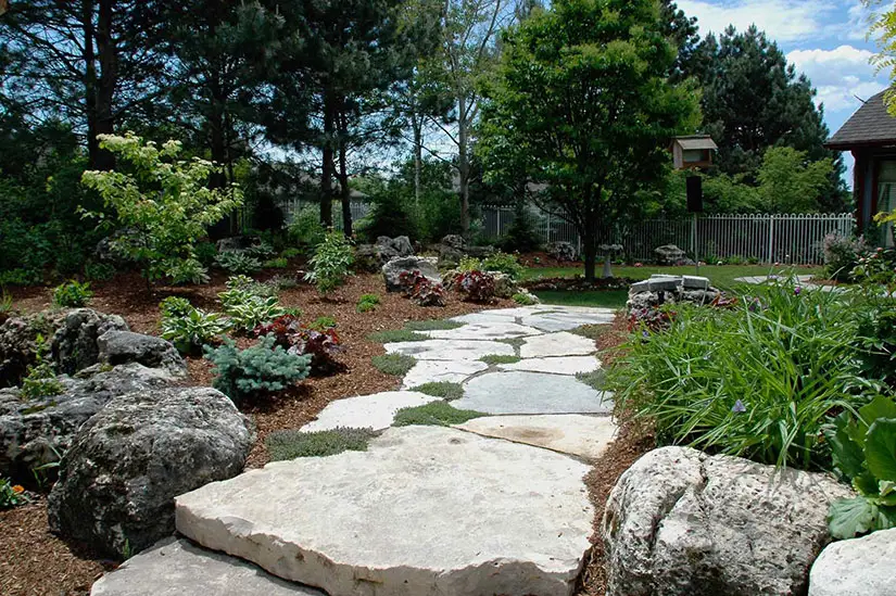 How to Choose the Best Landscaping Rocks for Your Proje