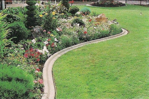 Lawn Edging for a well manicured Lawn | TurfGat