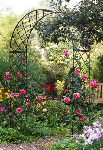 The Bagatelle Round-Top Garden Arch. Galvanised & powder coated stee