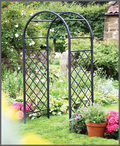 Gorgeous Metal Garden Arches to Enhance Your Outdoor Space