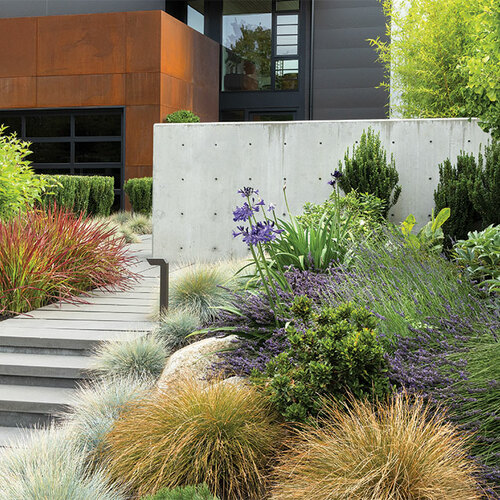 A Stunning Modern Landscape Design for a Contemporary Home .