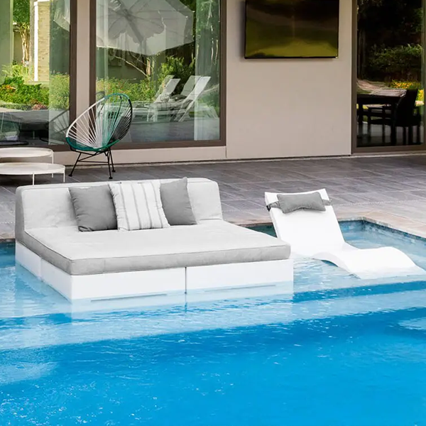 Must-Have Outdoor Pool Furniture Pieces for Your Backyard Oasis