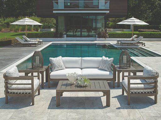 How to Pick the Right Outdoor Furniture for Your Ho