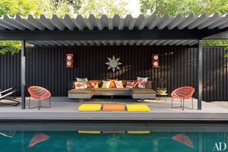 73 Outdoor Seating Ideas and Designs for Backyards and Rooftops .