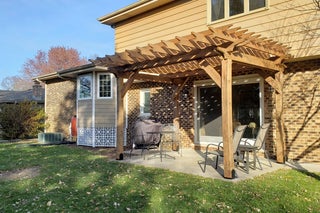 How to Build a Pergola on a Concrete Patio in Two Days : 18 Steps .