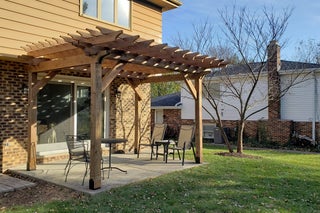 How to Build a Pergola on a Concrete Patio in Two Days : 18 Steps .